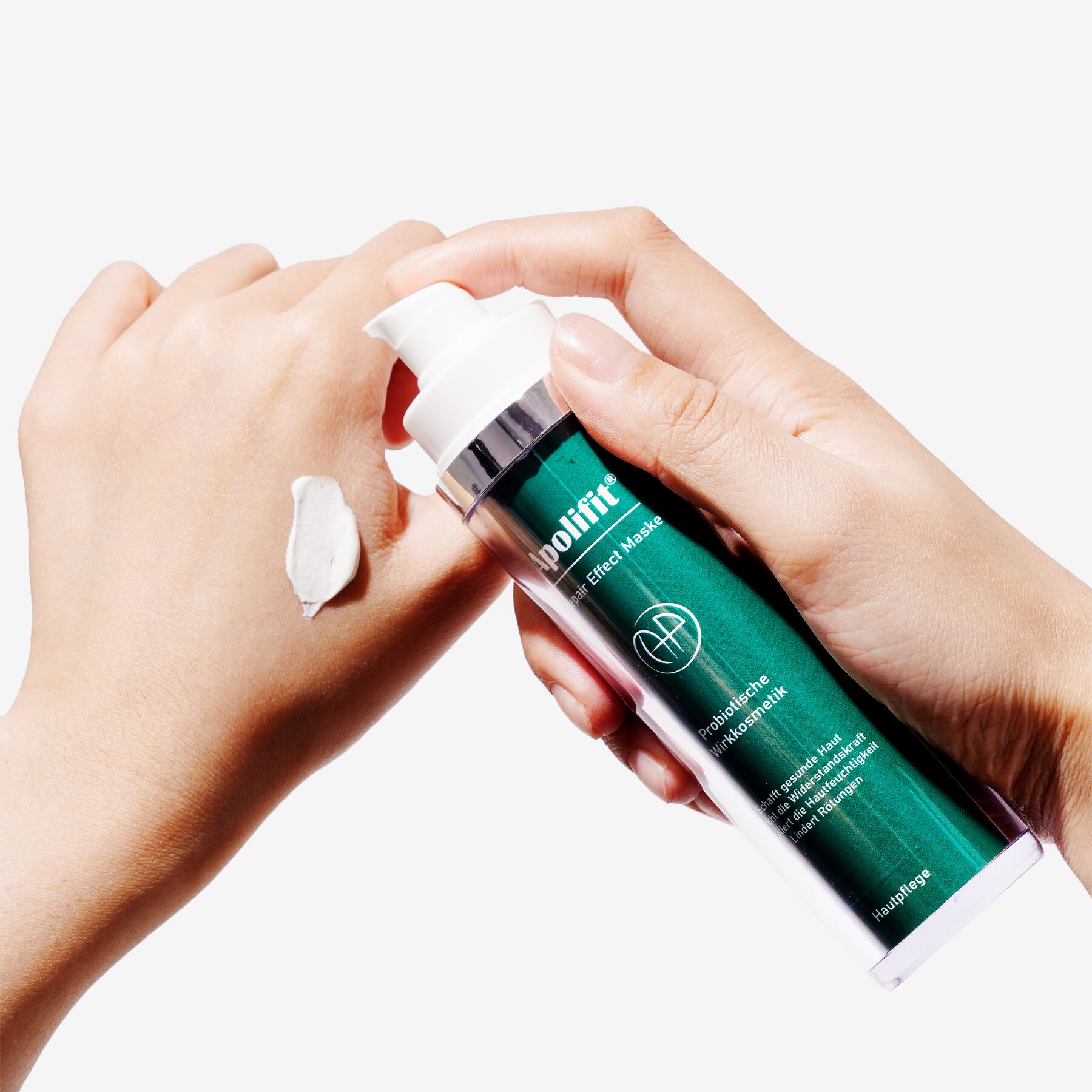 Anwendung der APOLIFIT Repair Maske auf der Haut