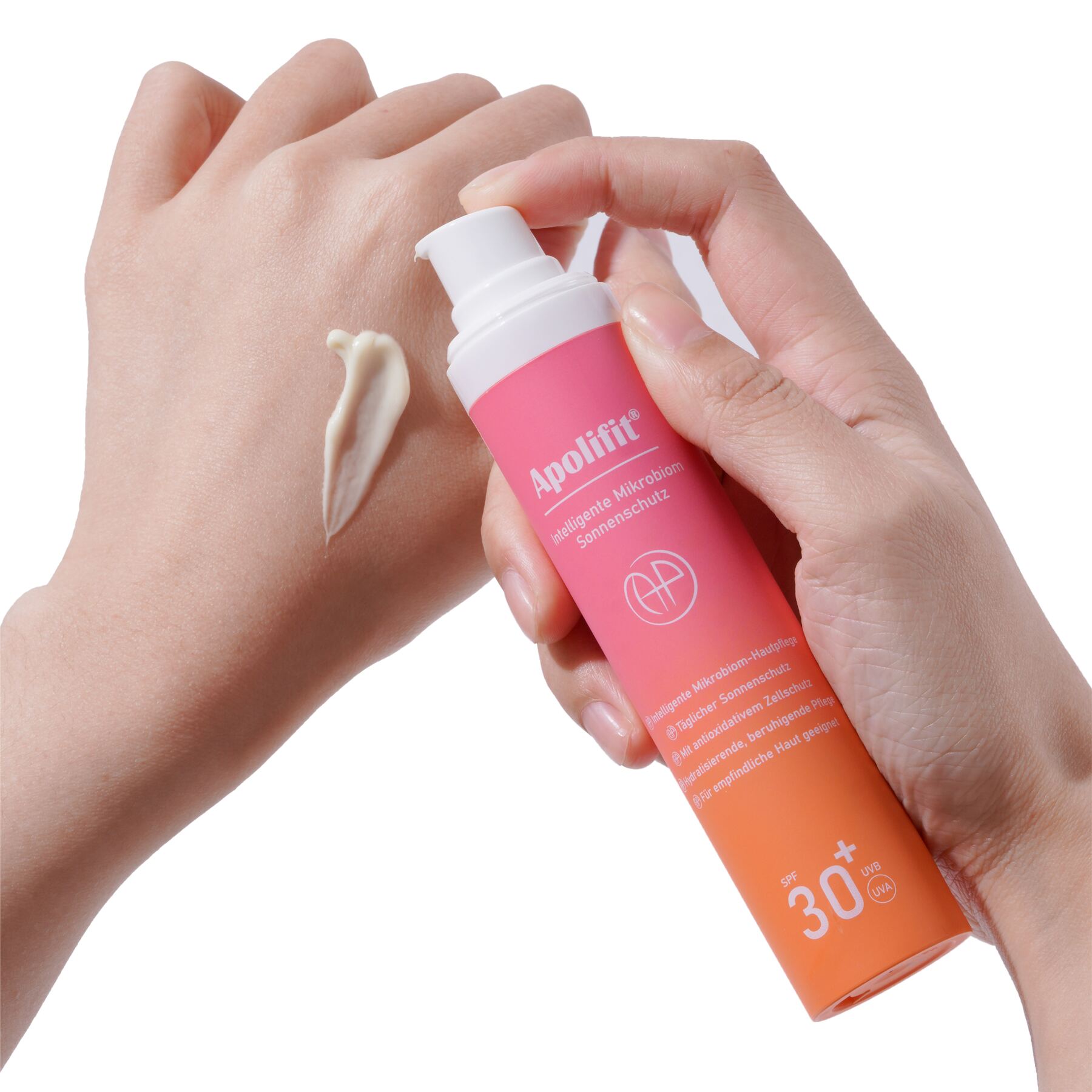 Anwendung des APOLIFIT Mikrobiom-Sonnenschutz SPF 30 auf der Haut